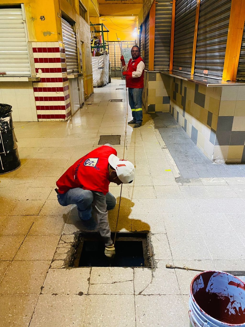 Gobierno de la Capital realiza acciones de desazolve en el mercado La&nbsp;Merced