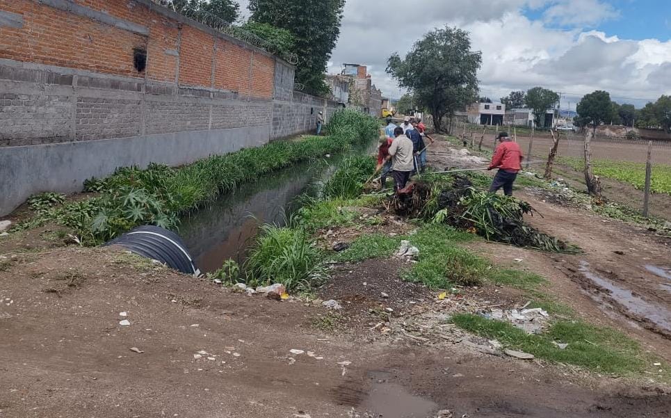 EN APOYO AL CAMPO SOLEDENSE, AYUNTAMIENTO COADYUVA EN LA LIMPIEZA DE CANALES DE&nbsp;RIEGO