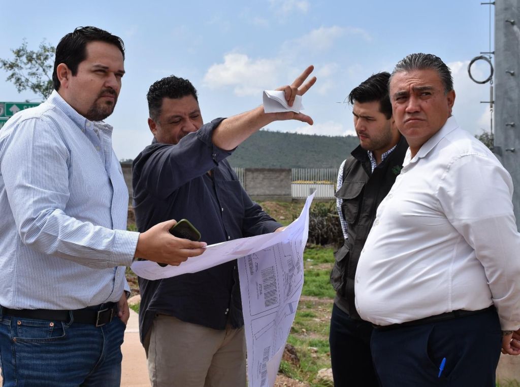 AVANZA RECONSTRUCCIÓN DEL CAMINO A TAMBACA EN&nbsp;TAMASOPO