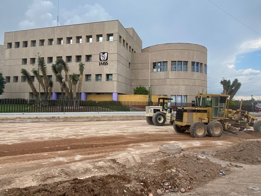 AVANZA CON MÁS DEL 55 POR CIENTO REHABILITACIÓN DE ACCESOS A LA CLÍNICA 50 DEL&nbsp;IMSS