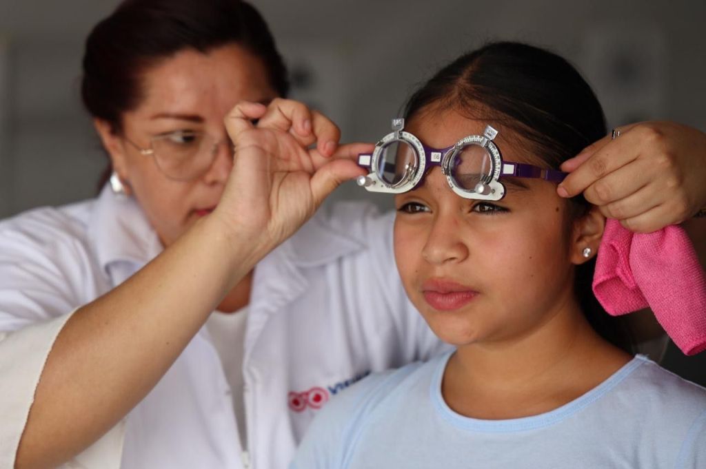 GOBIERNO ESTATAL ENTREGA 300 LENTES GRATUITOS A NIÑAS Y&nbsp;NIÑOS