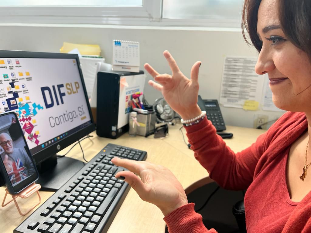 DIF Municipal de San Luis Potosí mantiene apoyo a personas con discapacidad auditiva a través de&nbsp;videollamadas