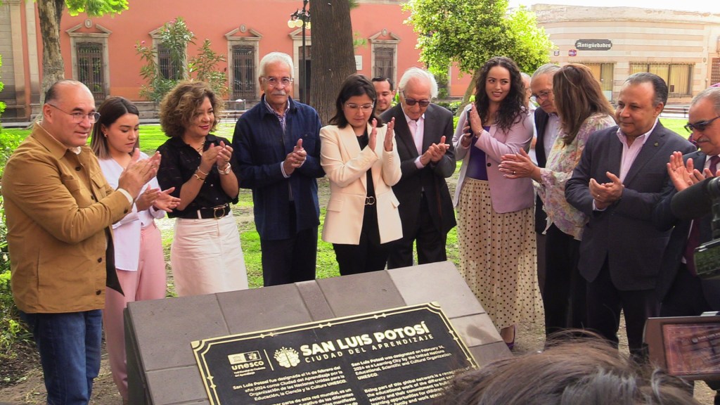 Reconocimiento “SLP, Ciudad del Aprendizaje de Unesco”, plasmado en placa develada por Alcalde Galindo en San&nbsp;Francisco