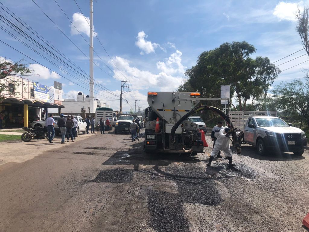 Con bacheo emergente, Gobierno de la Capital atiende Camino a Santa Rita, en Villa de&nbsp;Pozos