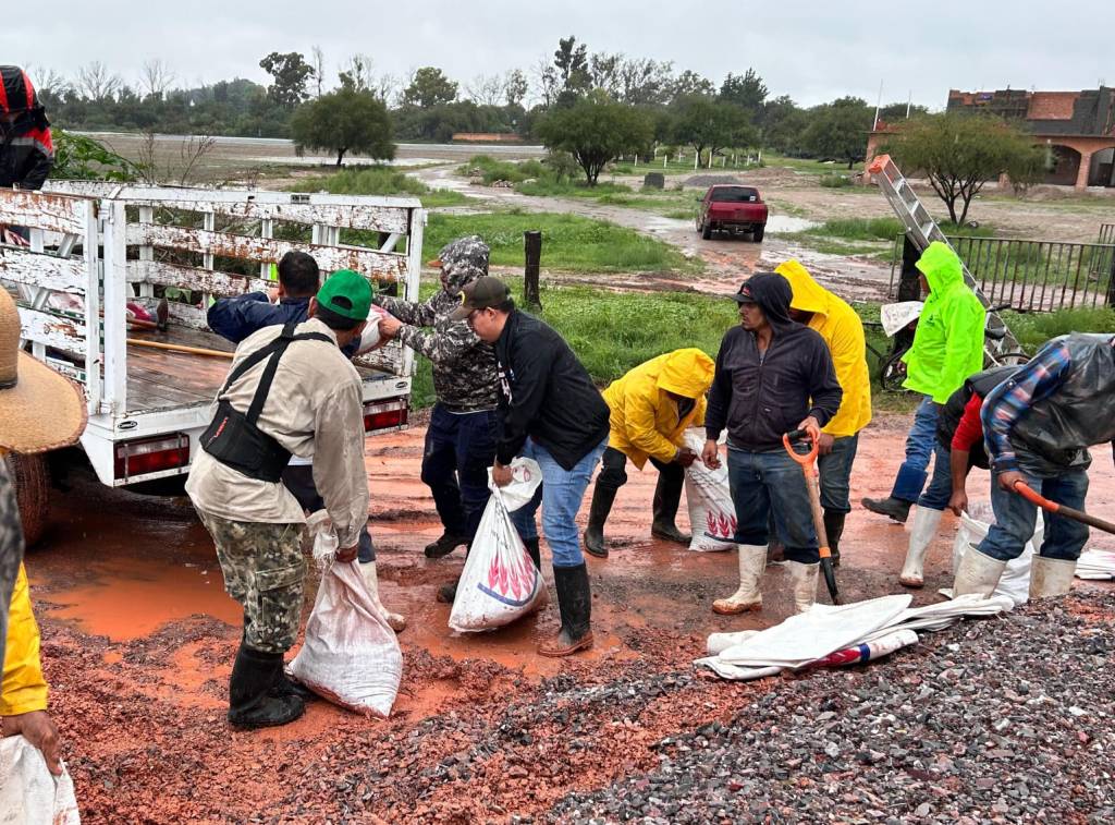 AYUNTAMIENTO DE SOLEDAD ACTÚA ANTE RIESGO DE DESBORDE EN RÍO SANTIAGO