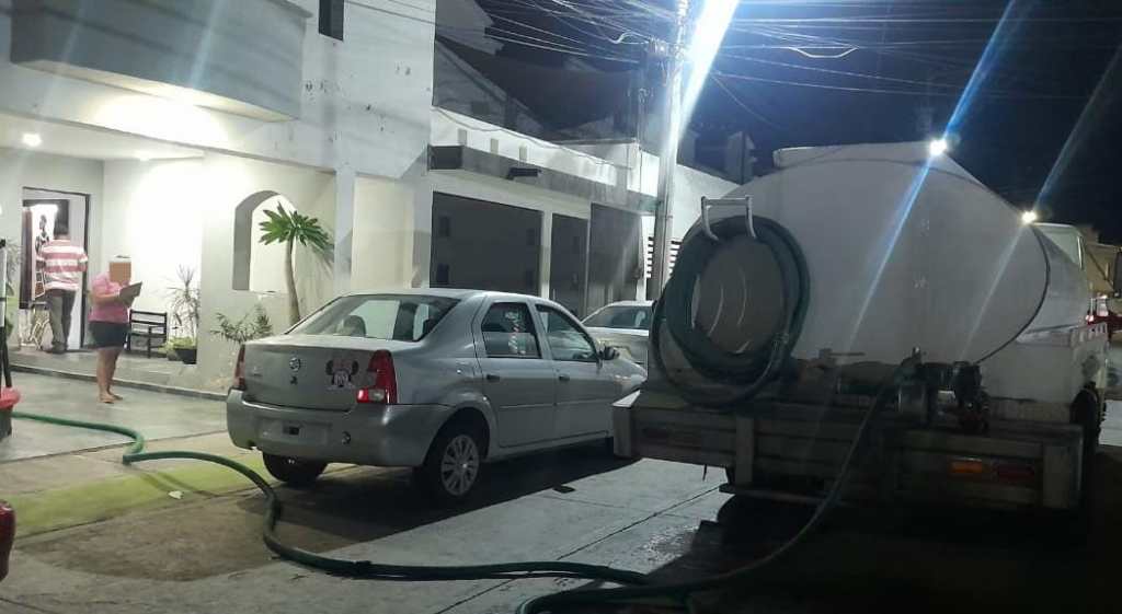 AYUNTAMIENTO DE SOLEDAD CONTINÚA ENTREGA DE AGUA POTABLE EN QUINTAS DE LA HACIENDA