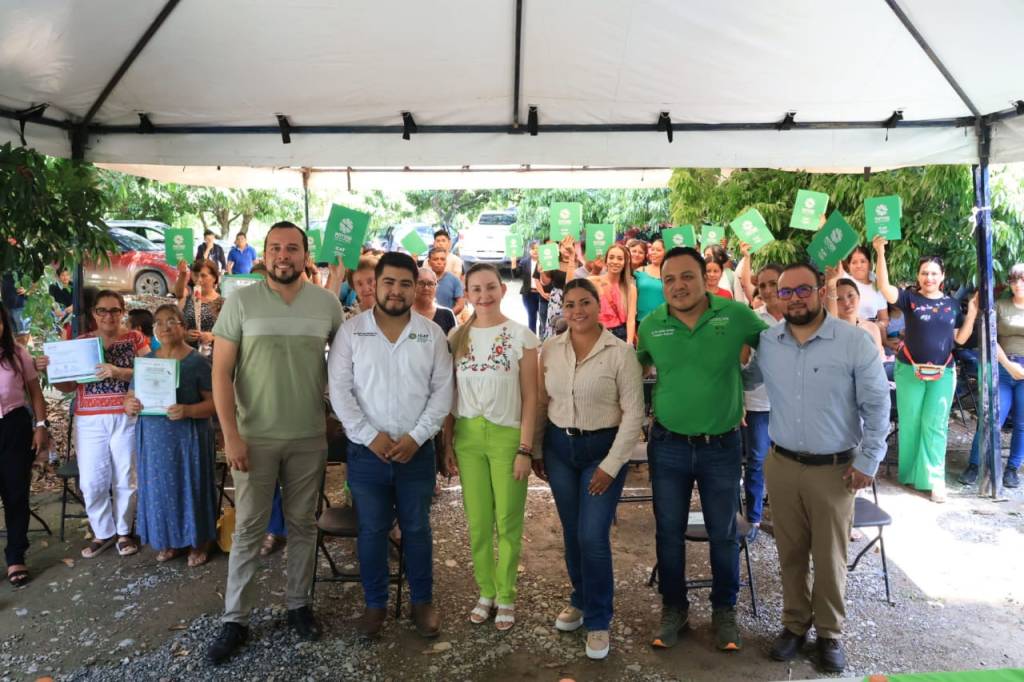 ENTREGA EJECUTIVO ESTATAL MÁS DE 700 CONSTANCIAS DEL ICAT EN LA&nbsp;HUASTECA