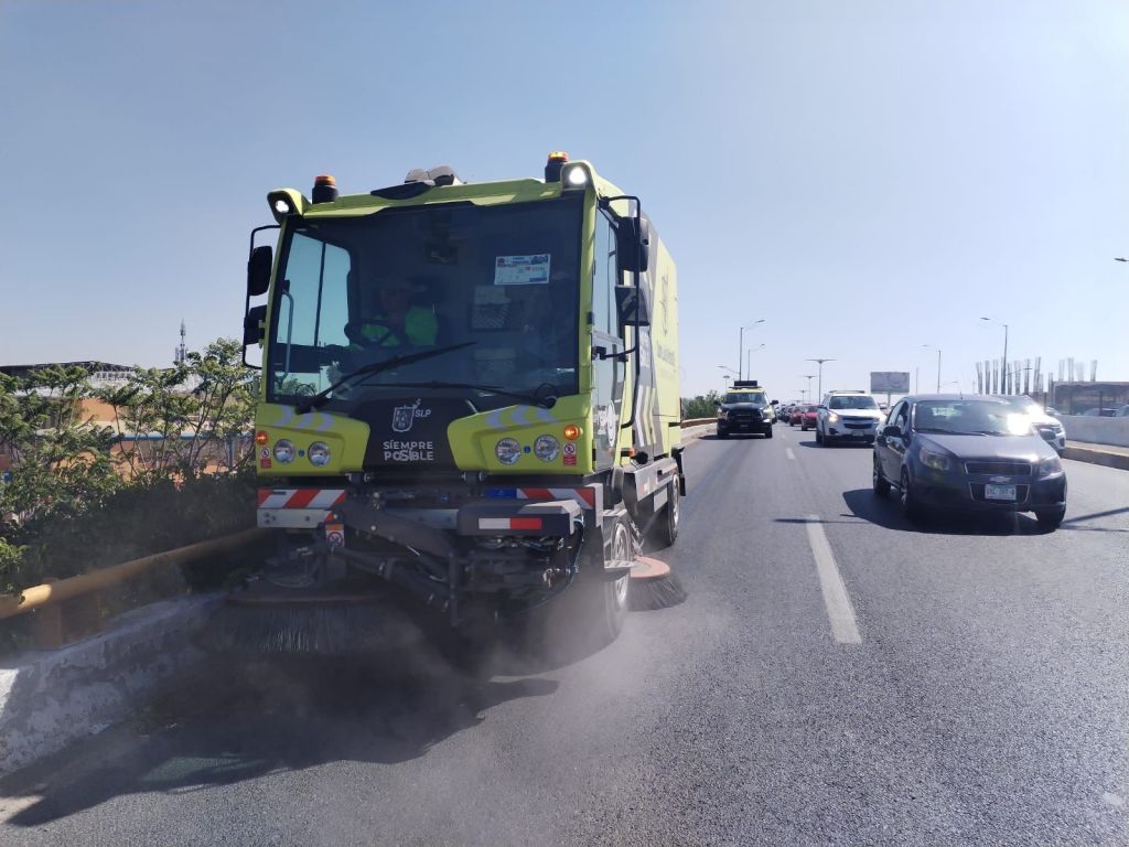 Realiza Gobierno Municipal jornadas de barrido mecánico y manual en diversas calles y avenidas de la ciudad 