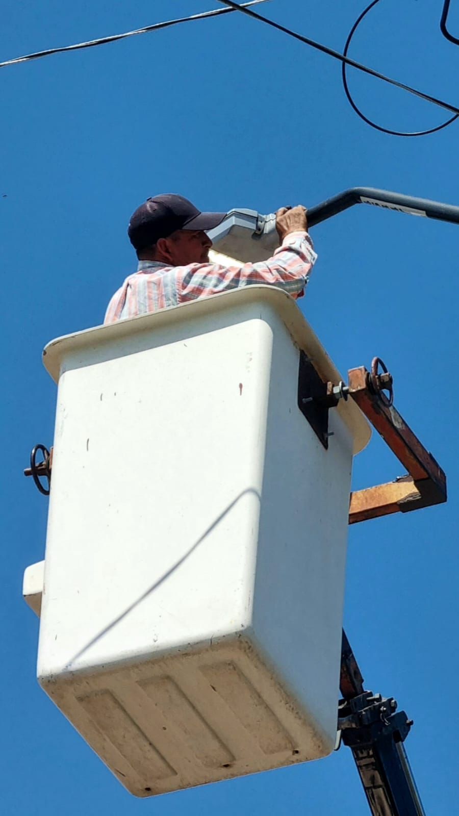 Múltiples acciones de mantenimiento, limpieza y alumbrado en toda la ciudad, realiza este miércoles el Gobierno de la&nbsp;Capital