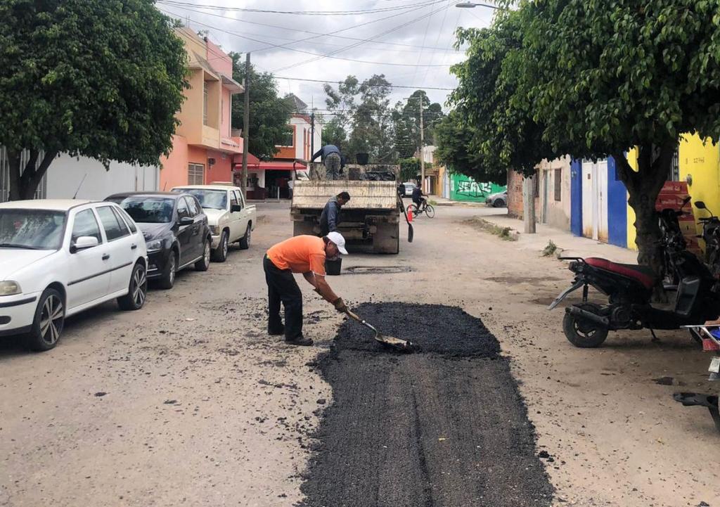 Gobierno de la Capital intensifica trabajos de bacheo emergente en múltiples&nbsp;colonias