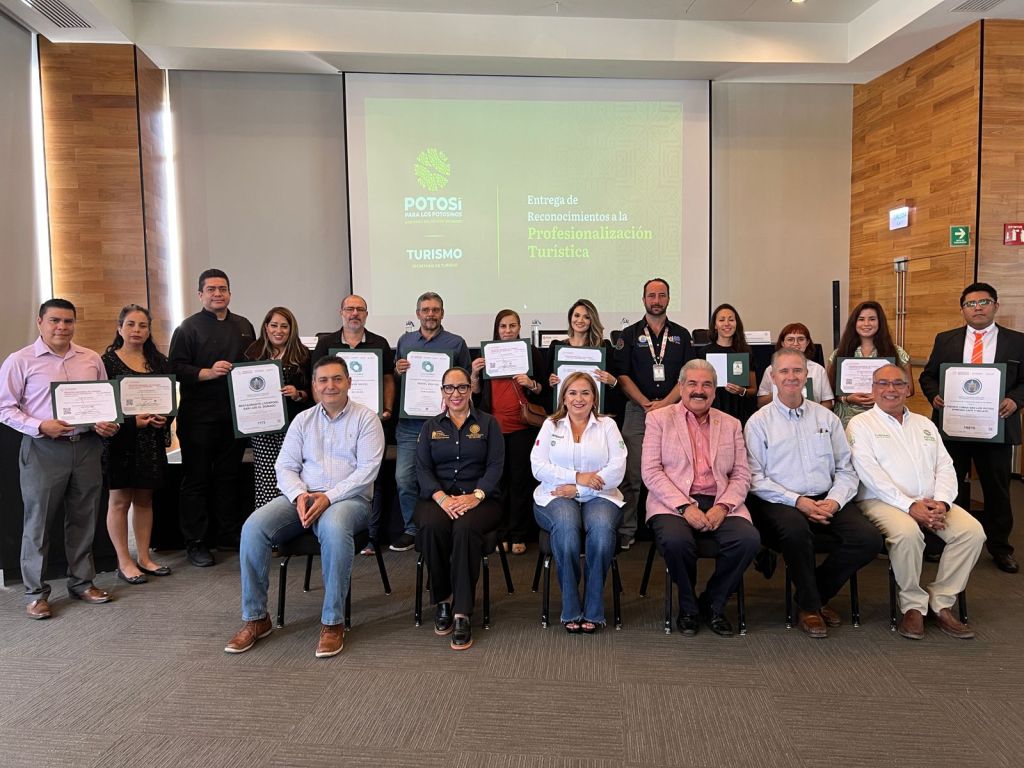 GOBIERNO ESTATAL ENTREGA CERTIFICACIÓN TURÍSTICA A EMPRESAS Y&nbsp;GUÍAS