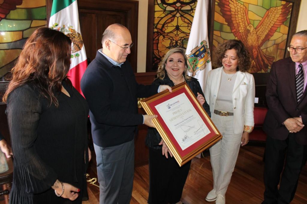 Entrega cabildo de SLP, Presea al Mérito Cultural 2024 a Martha Graciela Negrete&nbsp;Moreno