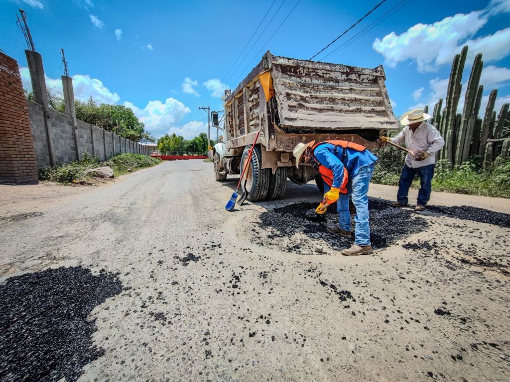 Continúa regeneración de carreteras el Gobierno Municipal de&nbsp;SLP