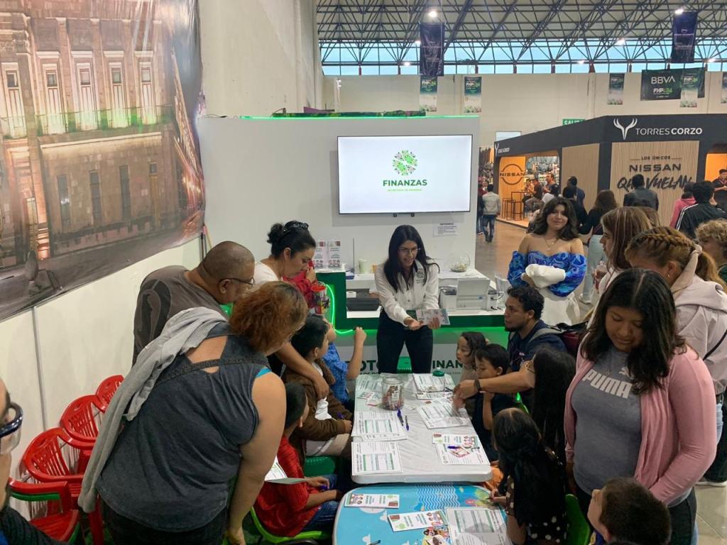 SEFIN PROMUEVE EDUCACIÓN FINANCIERA EN MÓDULO DE LA&nbsp;FENAPO