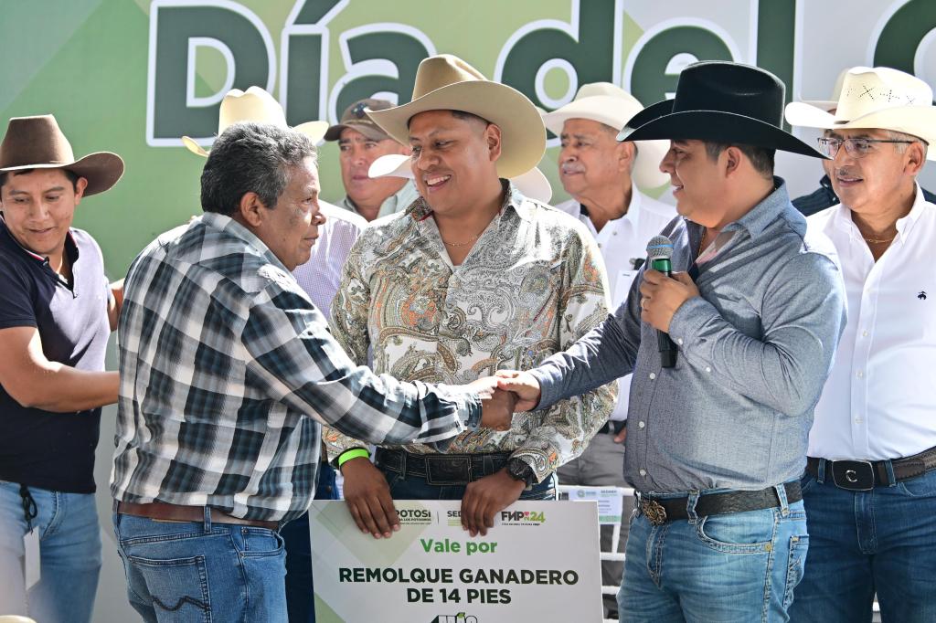 GOBIERNO ESTATAL BRINDA MÁS APOYO A LA GANADERÍA EN&nbsp;SLP