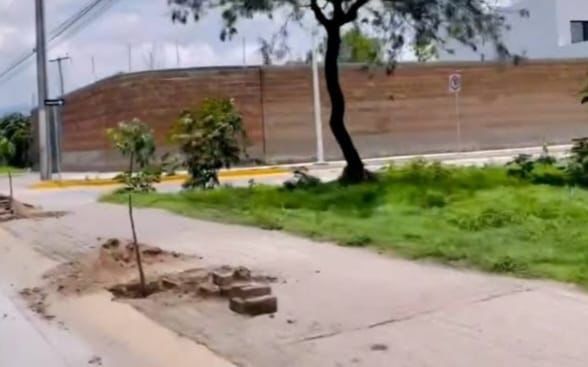 Llama Interapas a no romper banquetas sin conocimiento de la ubicación de las líneas de agua para evitar&nbsp;fugas.