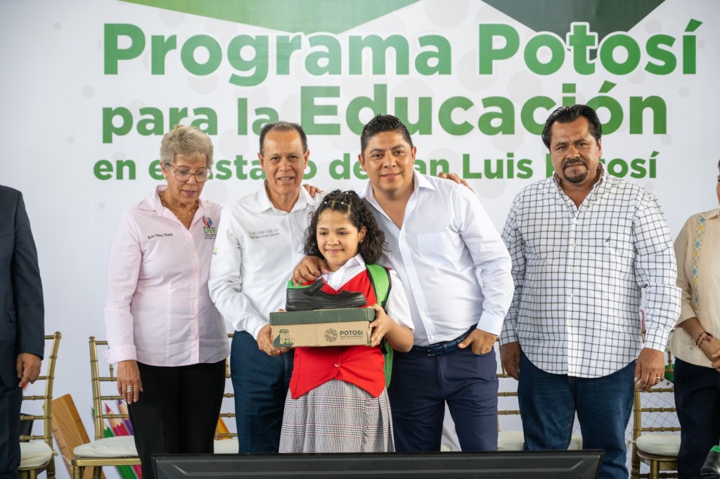 LLEVA GOBERNADOR RICARDO GALLARDO MÁS APOYO A ESTUDIANTES DE CIUDAD FERNÁNDEZ