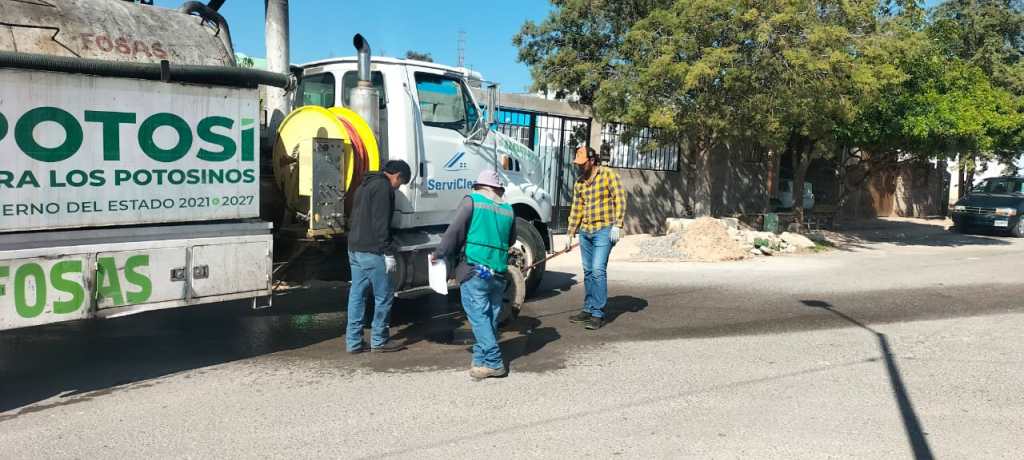 EN APOYO A FAMILIAS, GOBIERNO ESTATAL DESAZOLVA DRENAJES EN CIUDAD&nbsp;SATÉLITE
