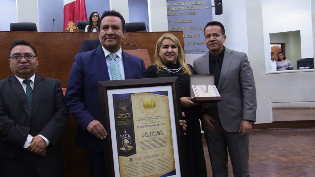 CONGRESO  ENTREGA «PRESEA PLAN DE SAN LUIS» A TEÓFILO TORRES&nbsp;CORZO