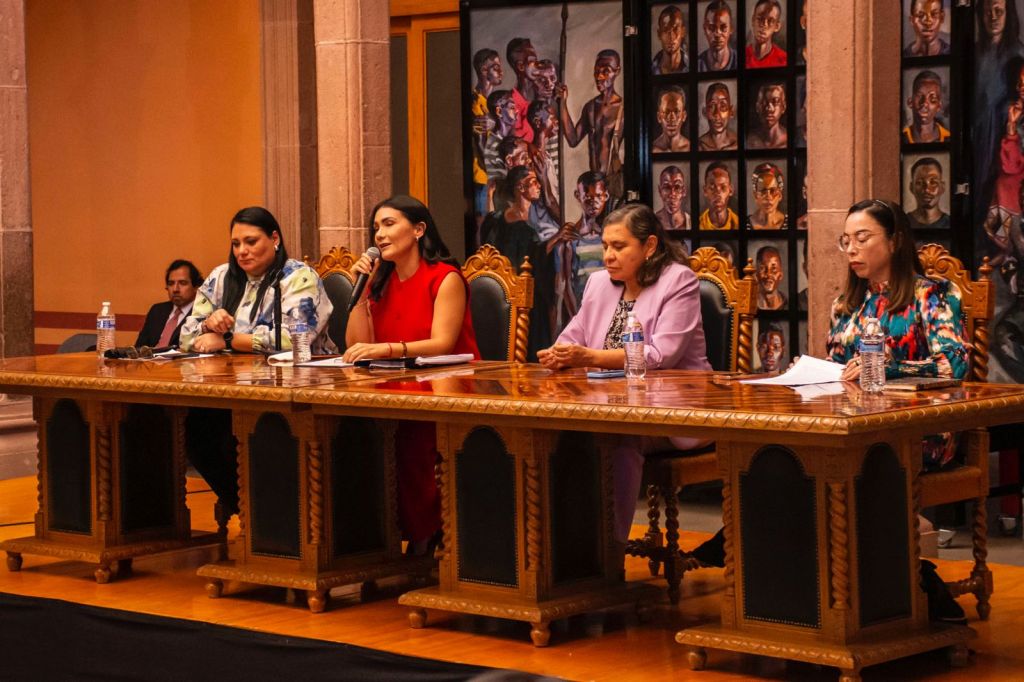 Oficina de la Abogacía General de la UASLP presentó el libro, “Mujeres en la Diplomacia, Pioneras en México y en el Mundo», obra de la Dra. Leticia Bonifaz Alfonzo