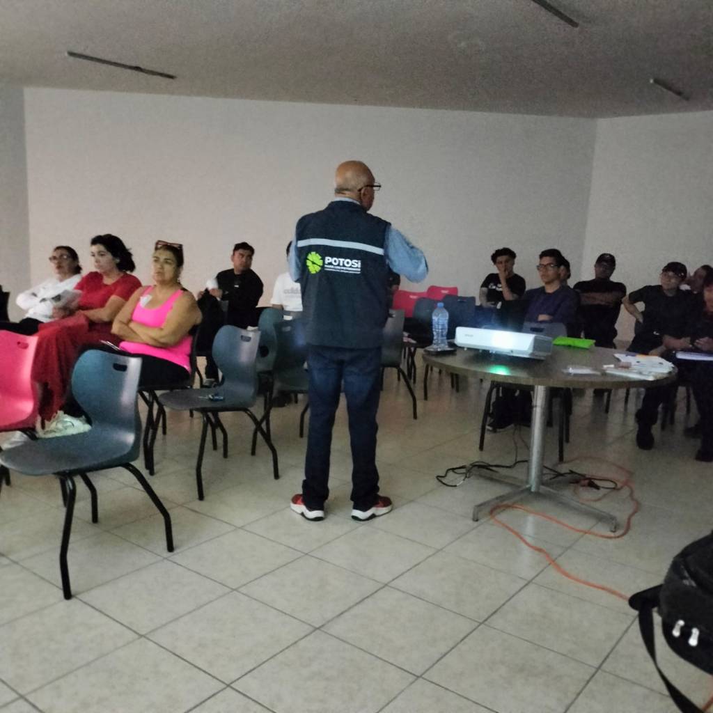 CAPACITA COEPRIS A EXPOSITORES DE LA FENAPO&nbsp;2024