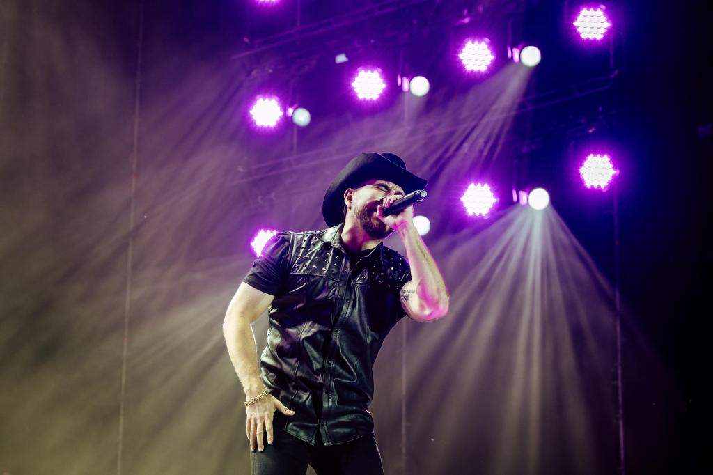 BETO CONQUISTÓ CORAZONES EN EL TEATRO DEL&nbsp;PUEBLO