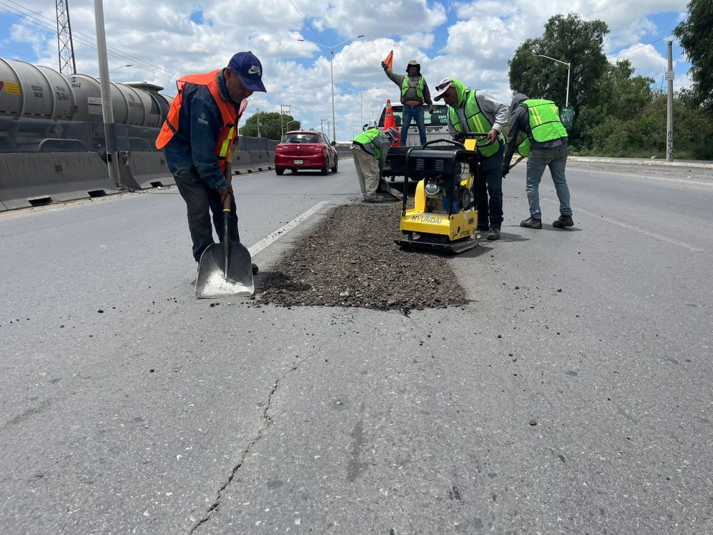 GOBIERNO ESTATAL REALIZA BACHEO Y MANTENIMIENTO EN CIRCUITO&nbsp;POTOSÍ