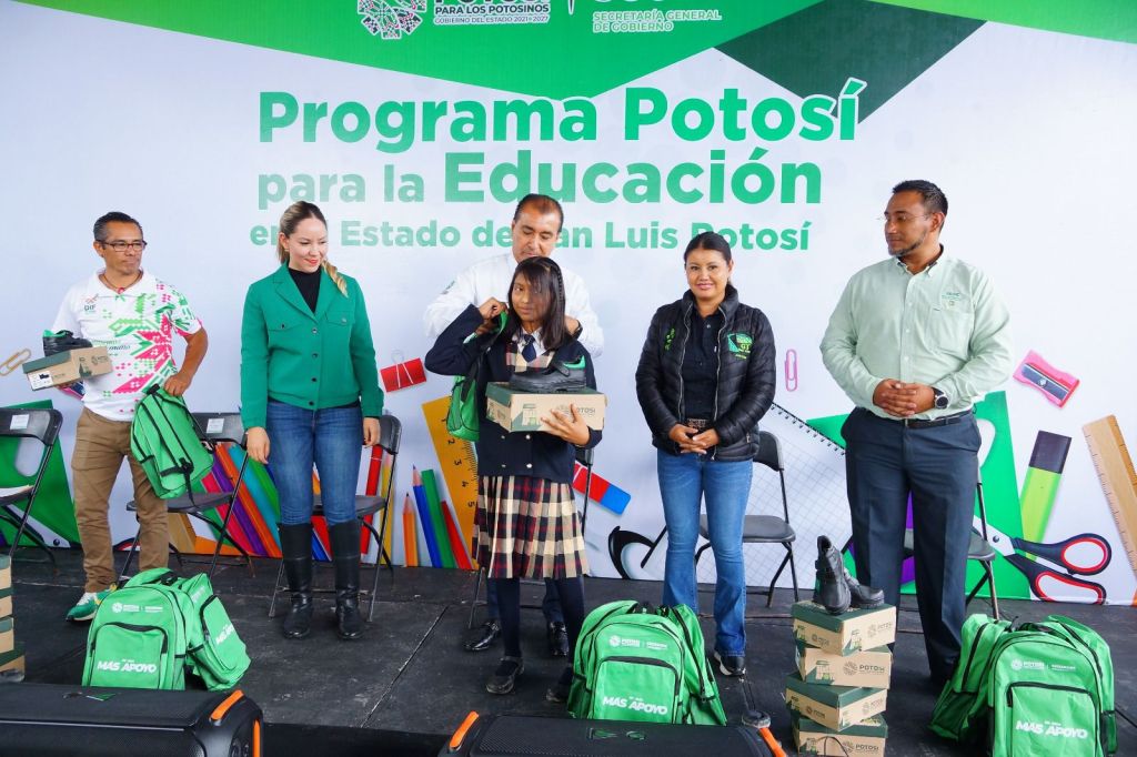 CON APOYOS ESCOLARES, GOBIERNO ESTATAL REDUCE ABANDONO ESCOLAR