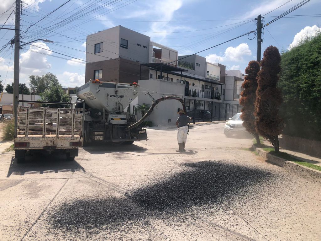  Gobierno Municipal avanza en atención a las calles y avenidas, con trabajos de bacheo&nbsp;emergente