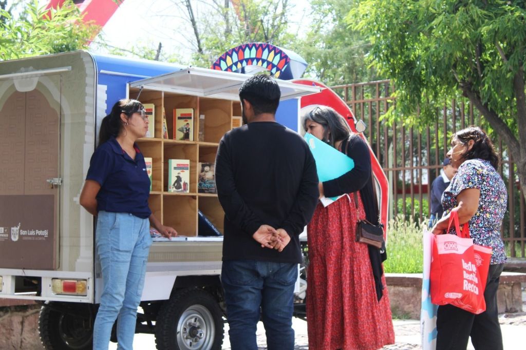 Presidenta del DIF Capitalino, Estela Arriaga y Alcalde Enrique Galindo, inauguraron primer jardín sensorial 