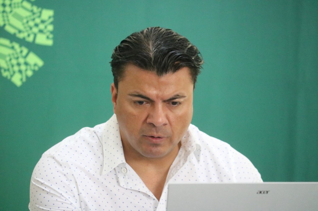 EJECUTIVO ESTATAL ENTREGA CATÁLOGO A MUNICIPIOS CON 300&nbsp;PROGRAMAS