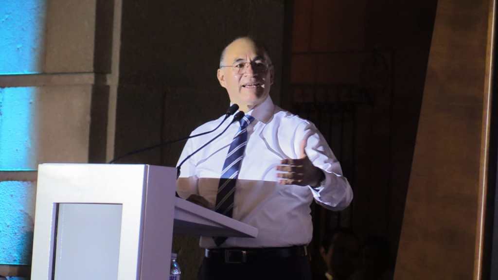 ALCALDE  RINDE SU TERCER INFORME DE GOBIERNO MUNICIPAL A CIUDADANOS EN PLAZA DE&nbsp;ARMAS.