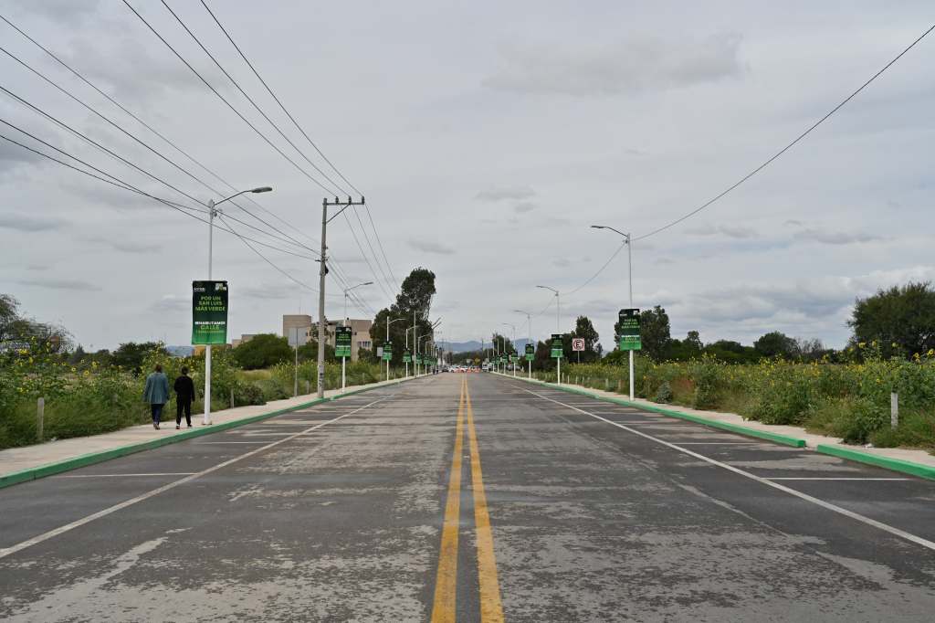 POTOSINAS RECONOCEN A RICARDO GALLARDO POR NUEVA CALLE DE LA CLÍNICA 50 DEL&nbsp;IMSS