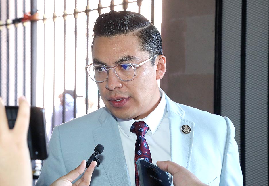 SE REUNIÓ EL DIP. CUAUHTLI FERNANDO BADILLO MORENO CON EL SECRETARIO GENERAL DE GOBIERNO, J. GUADALUPE TORRES SÁNCHEZ Y LA TITULAR DE LA DIRECCIÓN DE PREVENCIÓN Y REINSERCIÓN SOCIAL MARGOT MONTES&nbsp;SANDOVAL