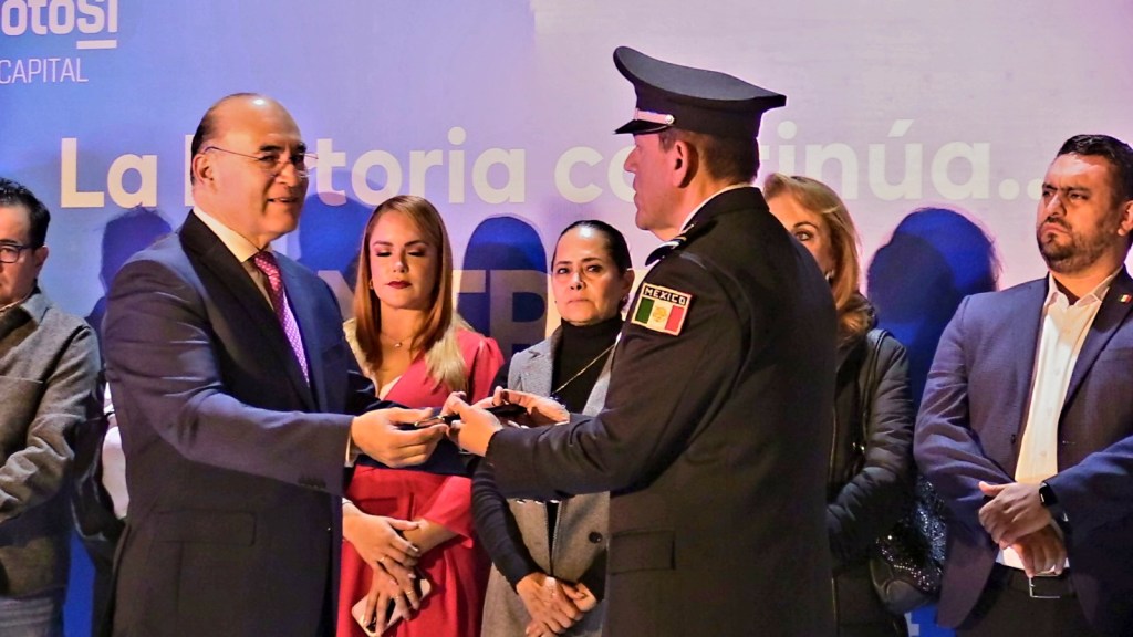 ALCALDE ENRIQUE GALINDO ENTREGÓ BASTON DE MANDO POR 3 AÑOS MÁS AL COMISARIO VILLA&nbsp;GUTIERREZ.