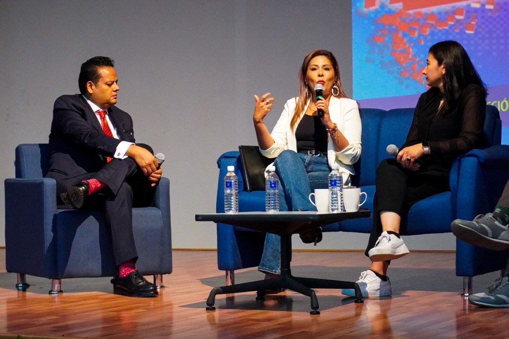 Líderes de comunicación comparten experiencias en el Conversatorio «Radio y televisión espacios laborales para el comunicólogo»