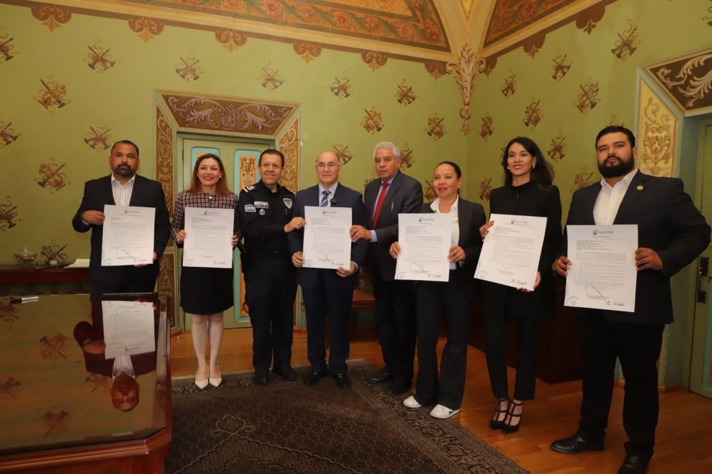 Alcalde Enrique Galindo entrega ordenanzas al Gabinete Capitalino, para su cumplimiento en el periodo&nbsp;2024-2027