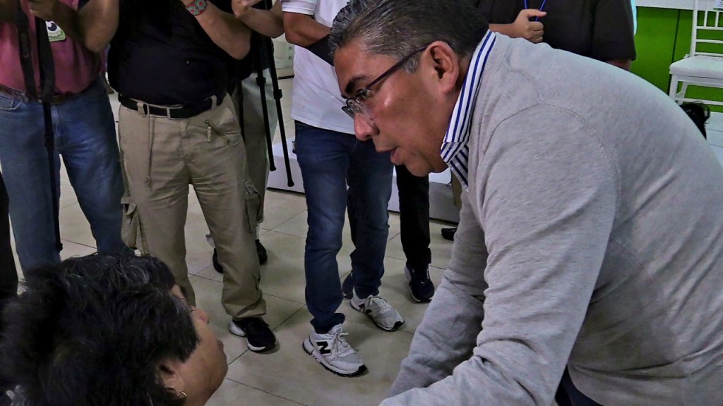 ALCALDE JUAN MANUEL NAVARRO REALIZÓ LA ENTREGA APOYO AL ADULTO MAYOR EN&nbsp;SGS.