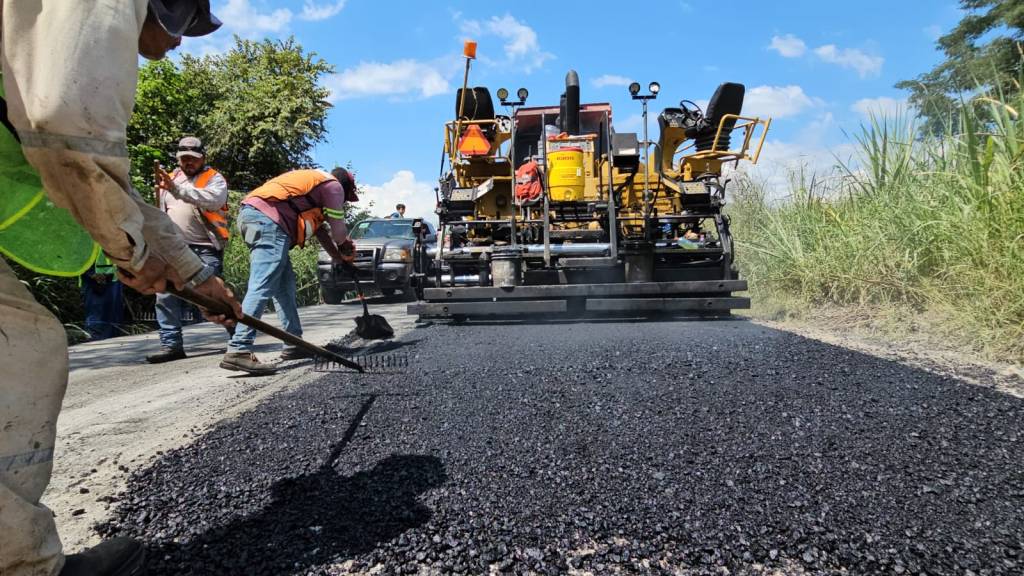 SUMA IMPORTANTE AVANCE RECONSTRUCCIÓN DEL CAMINO A TAMBACA EN&nbsp;TAMASOPO