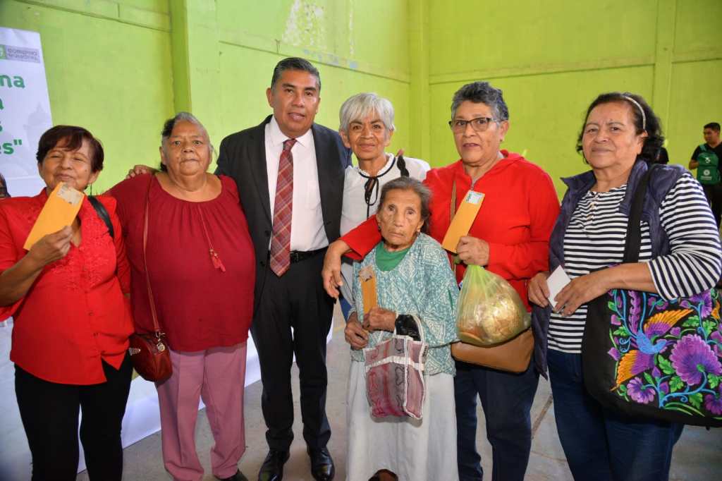 ADULTOS MAYORES AGRADECEN Y RECONOCEN CERCANÍA DEL ALCALDE NAVARRO&nbsp;MUÑIZ