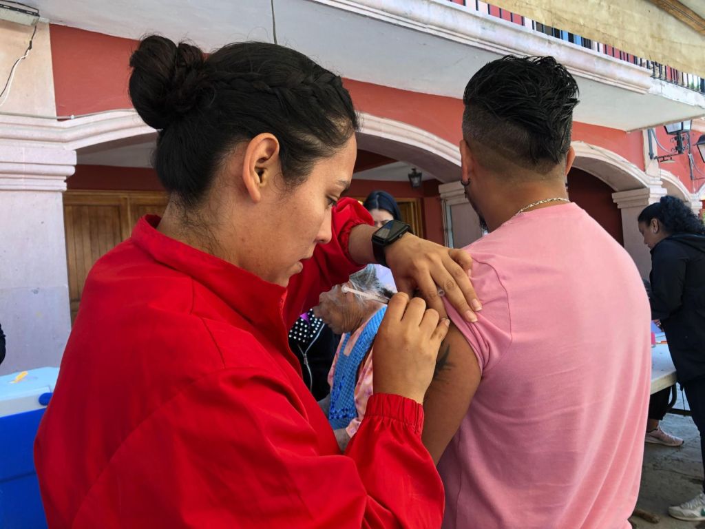 La campaña de vacunación del Gobierno de la Capital benefició a la población de la Delegación La&nbsp;Pila