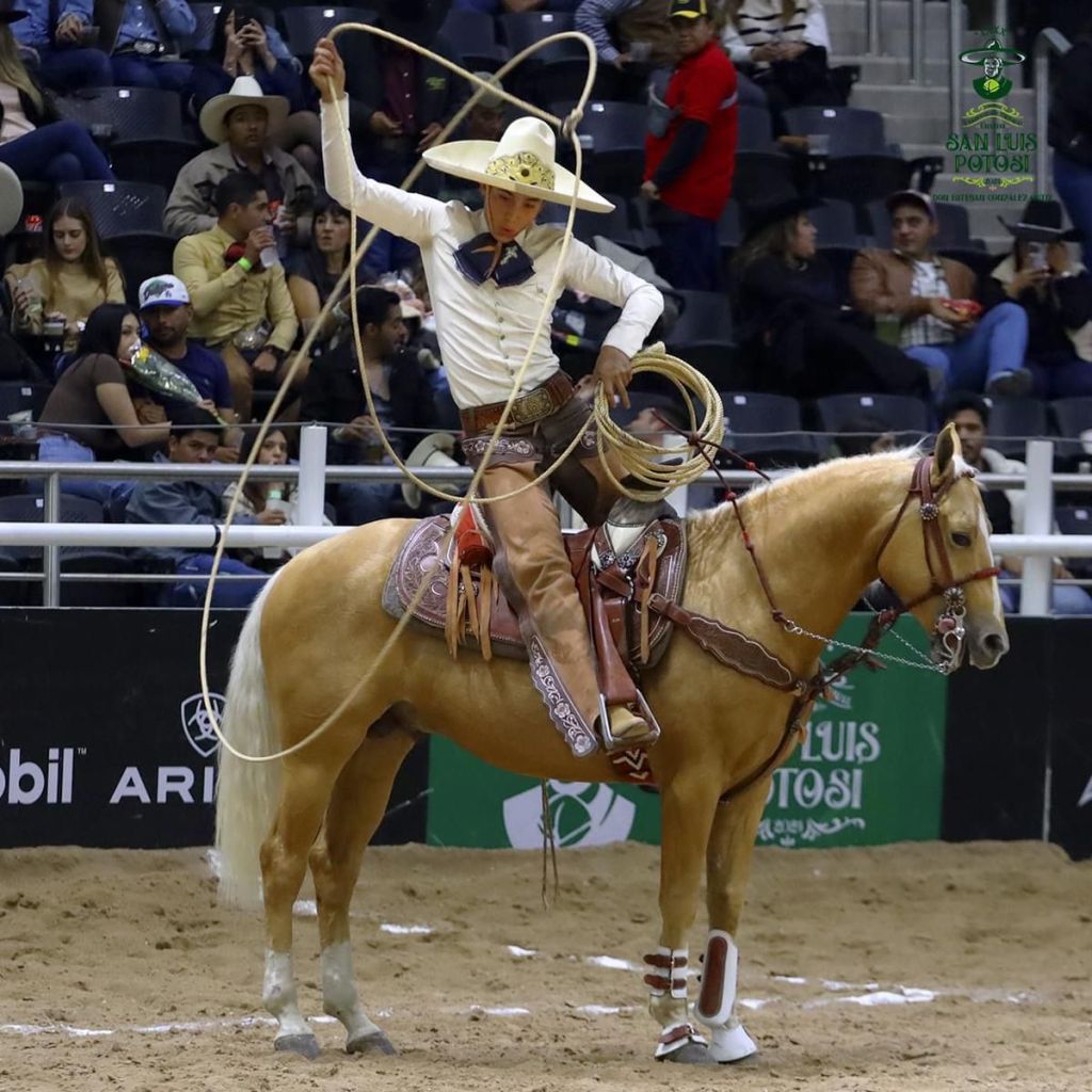 SE VIVE LA CHARRERÍA EN LA ARENA POTOSÍ 