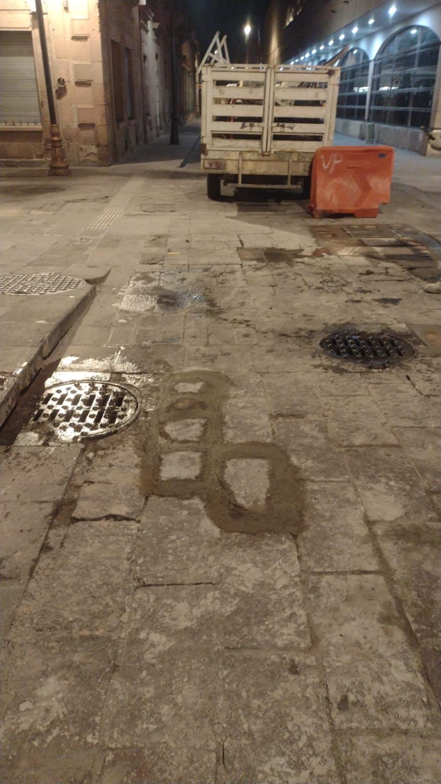 En labores nocturnas, Gobierno de la Capital repara calle Iturbide, en el Centro&nbsp;Histórico