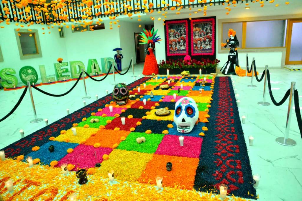 PRESIDENCIA MUNICIPAL DE SOLEDAD LUCE ESPECTACULAR DECORACIÓN DE DÍA DE&nbsp;MUERTOS