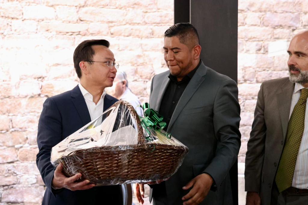 GOBERNADOR RICARDO GALLARDO CARDONA ENCABEZA REUNIÓN CON EMBAJADOR DE CHINA E ISMAEL&nbsp;HERNÁNDEZ