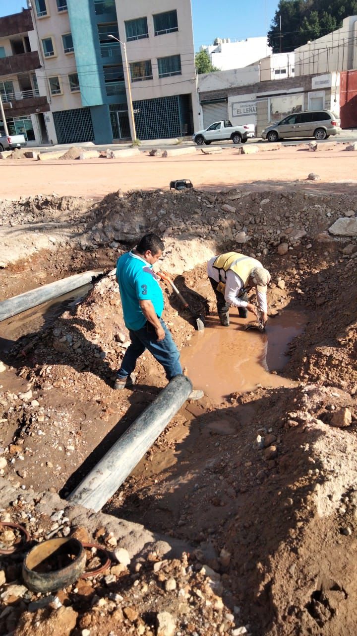 Interapas repara importante fuga de agua en Sierra&nbsp;Leona.