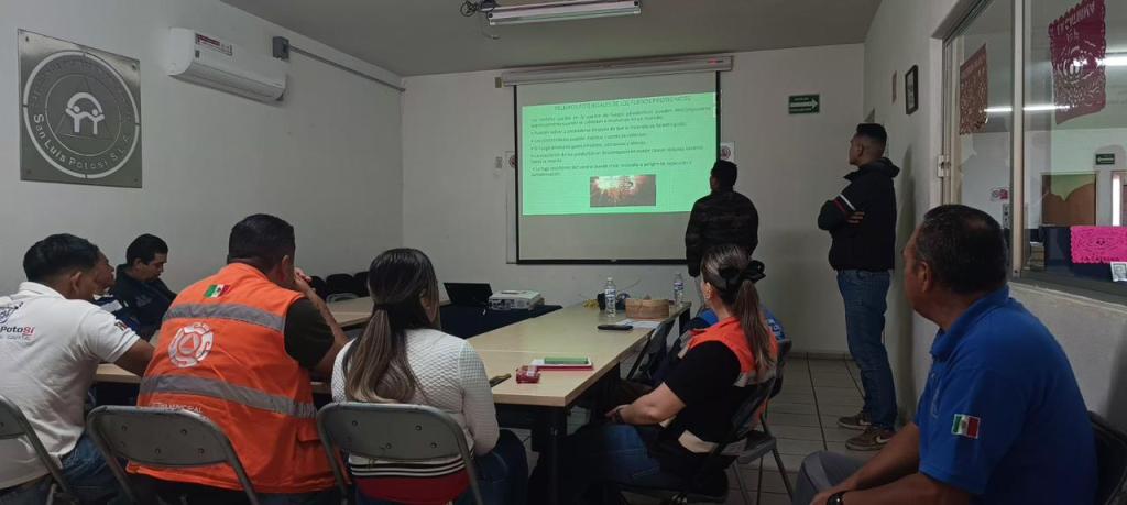 Personal de Protección Civil Municipal recibe capacitación en el manejo seguro de&nbsp;pirotecnia