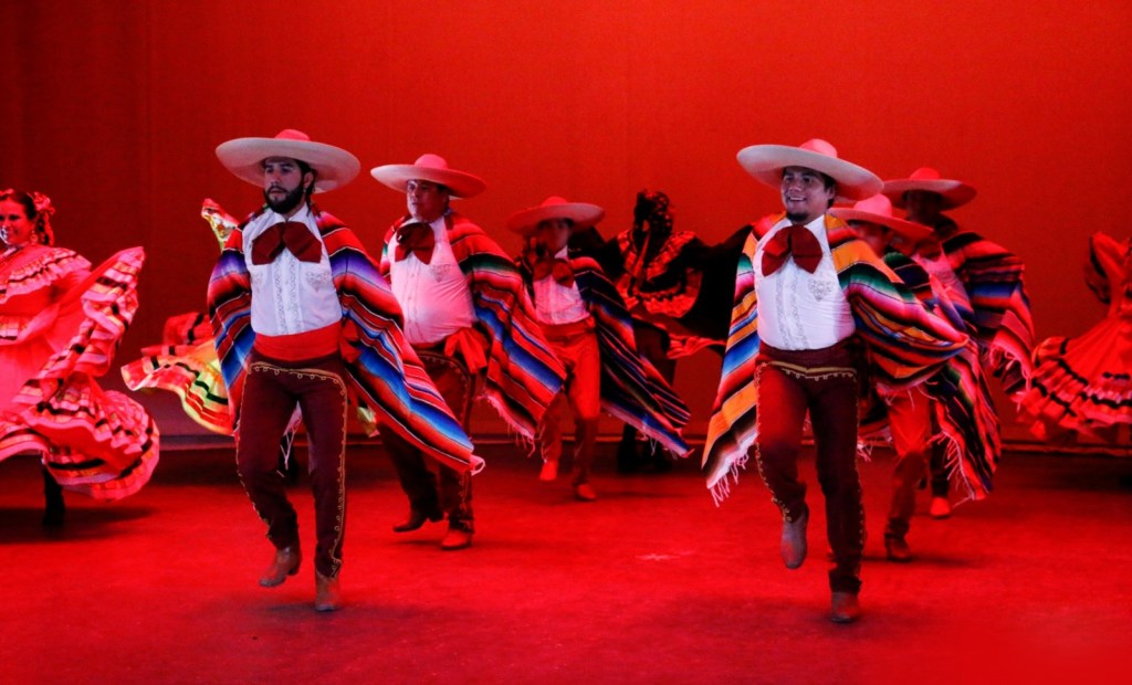 AIRES REVOLUCIONARIOS, DANZA FOLCLÓRICA EN EL IPBA