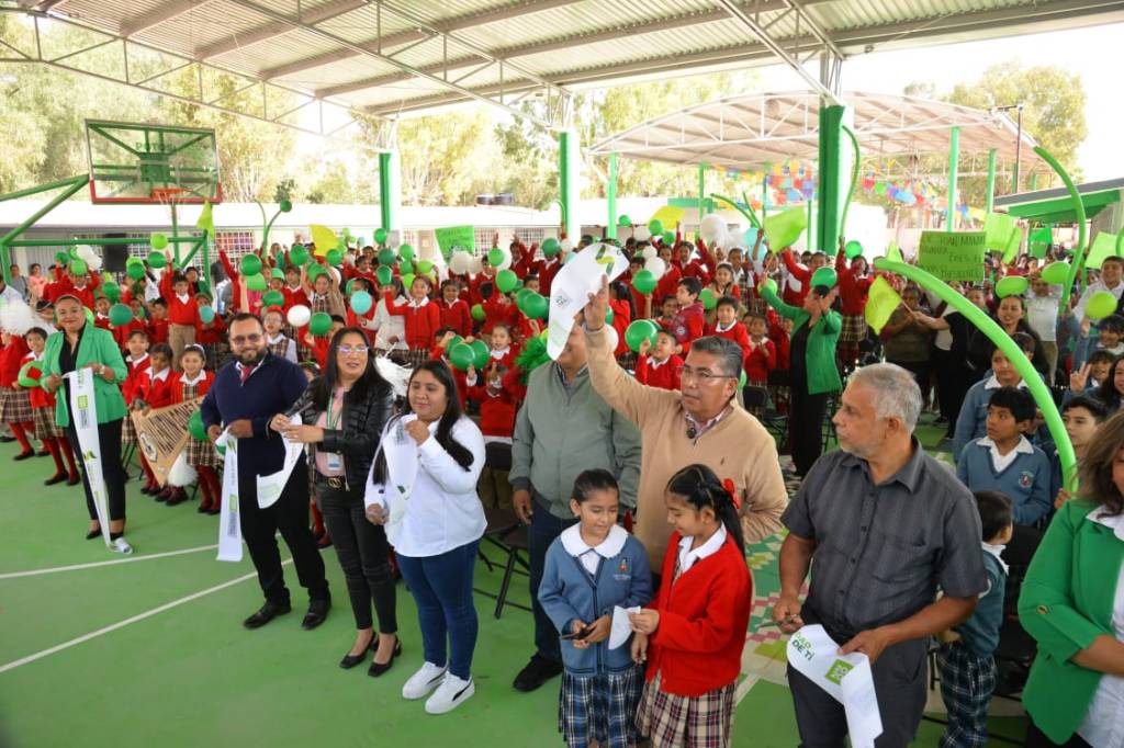 ALCALDE JUAN MANUEL NAVARRO INAUGURA TECHADO Y ANUNCIA ÁREA DE COMEDORES EN PRIMARIA&nbsp;RURAL