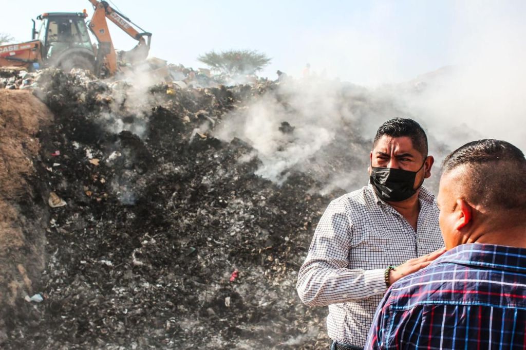 ISMAEL HERNÁNDEZ SUPERVISA LABORES DE CONTROL Y EXTINCIÓN DE INCENDIO EN EL TIRADERO DE VILLA DE&nbsp;REYES